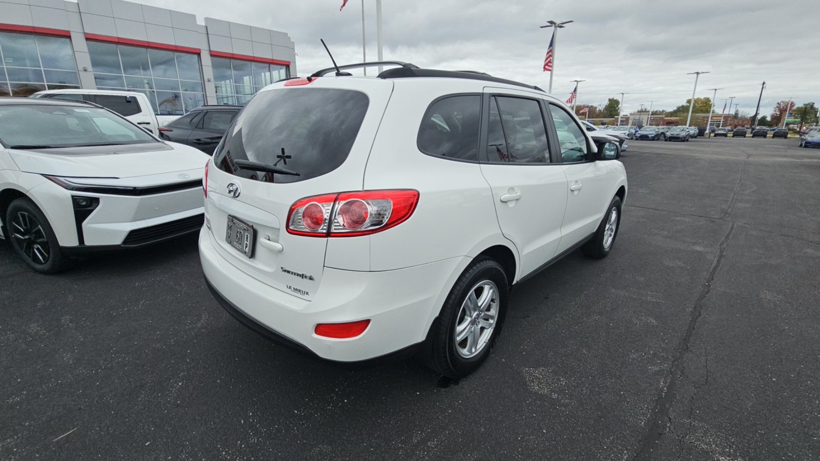Used 2010 Hyundai Santa Fe GLS FWD image 3
