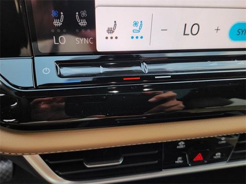 New 2026 Volkswagen Atlas Cross Sport SE image 14