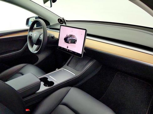 Used 2024 Tesla Model Y Long Range RWD image 30