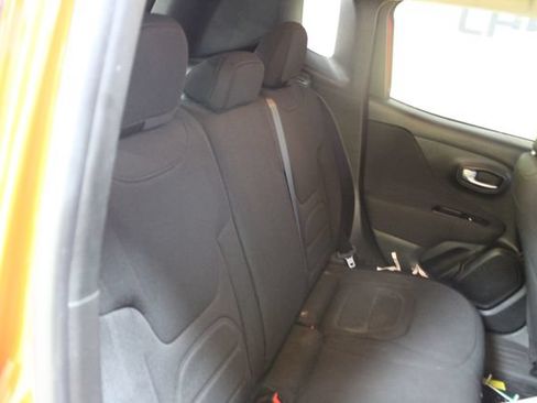 Used 2020 Jeep Renegade Latitude w/ Cold Weather Group AWD/4WD image 9