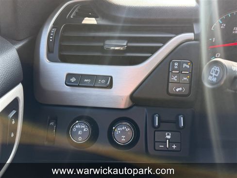 Used 2019 GMC Yukon Denali w/ Denali Ultimate Package AWD/4WD image 11