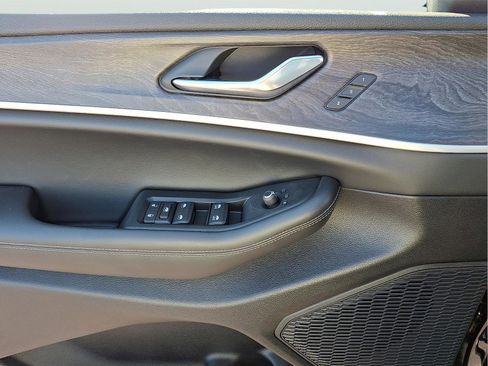 Used 2025 Jeep Grand Cherokee L Limited w/ Black Appearance Package image 13