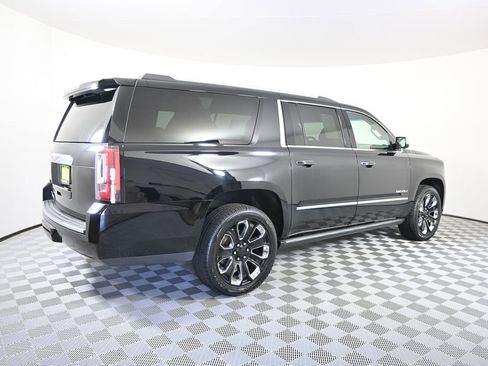 Used 2020 GMC Yukon XL Denali w/ Denali Ultimate Black Edition AWD/4WD image 6