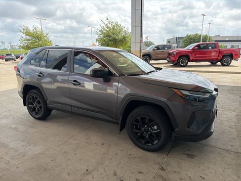 Used 2025 Toyota RAV4 LE image 22