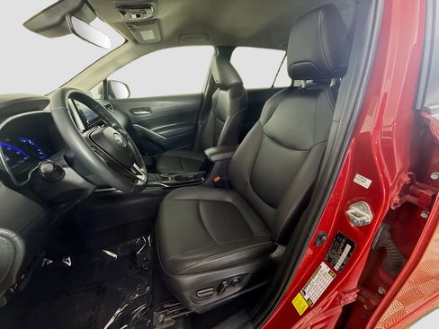 Used 2022 Toyota Corolla Cross XLE FWD image 22