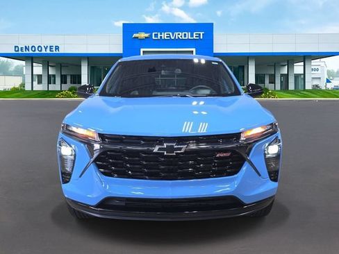Used 2024 Chevrolet Trax RS w/ Driver Confidence Package FWD image 2