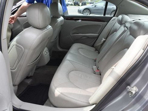Used 2007 Buick Lucerne CXL FWD image 28