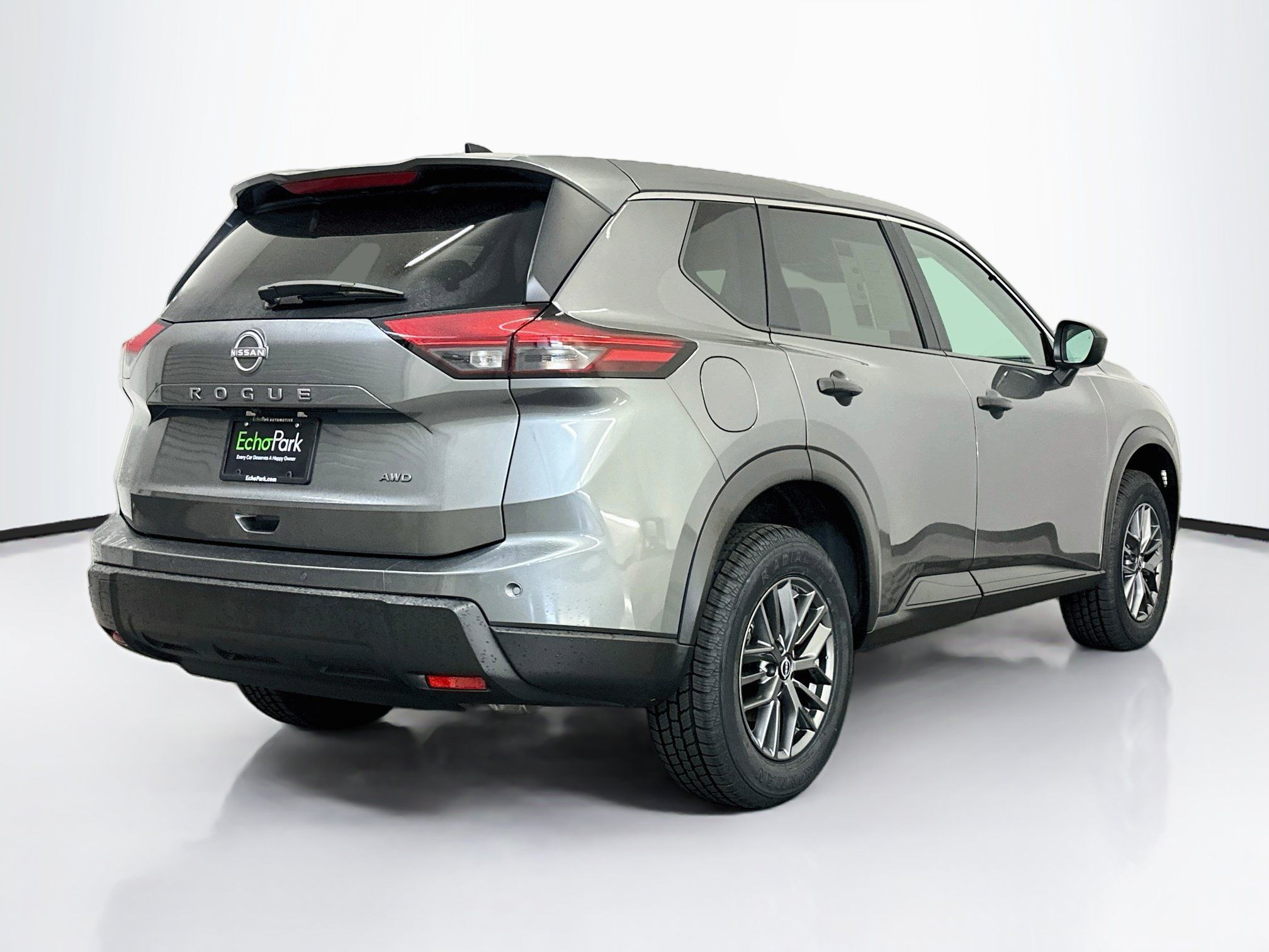 Used 2025 Nissan Rogue S AWD/4WD image 9