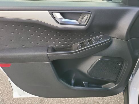 Used 2020 Ford Escape SE image 14