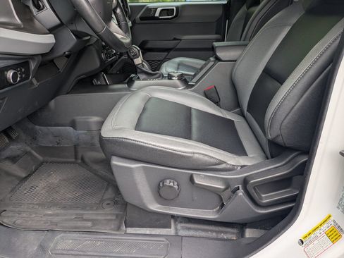 Used 2023 Ford Bronco Big Bend w/ Sasquatch Package AWD/4WD image 12