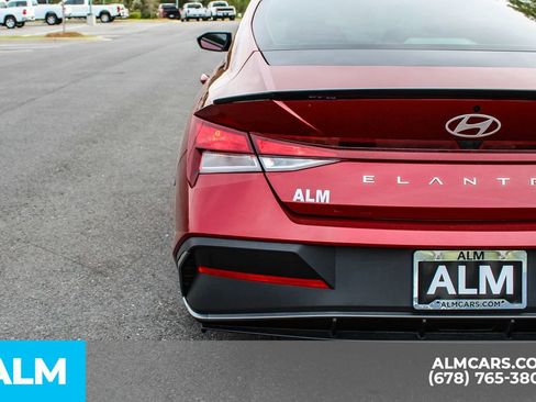 Used 2025 Hyundai Elantra Sport image 13