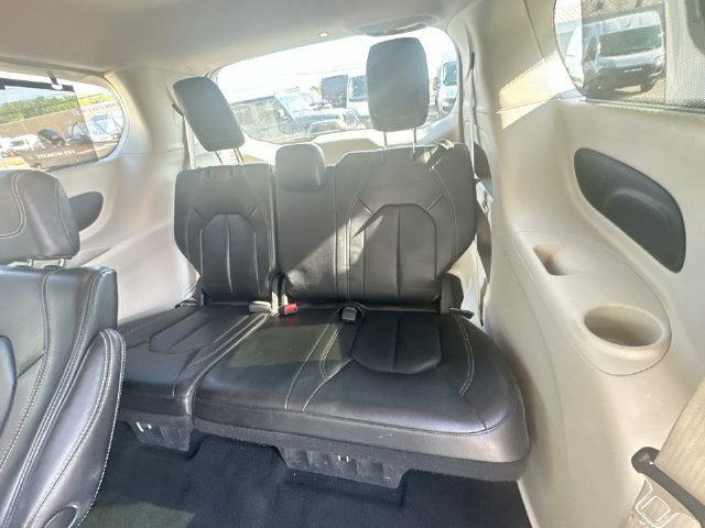 Used 2022 Chrysler Pacifica Touring-L FWD image 25