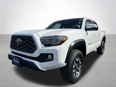 Certified 2023 Toyota Tacoma TRD Off-Road w/ Technology Package AWD/4WD image 2