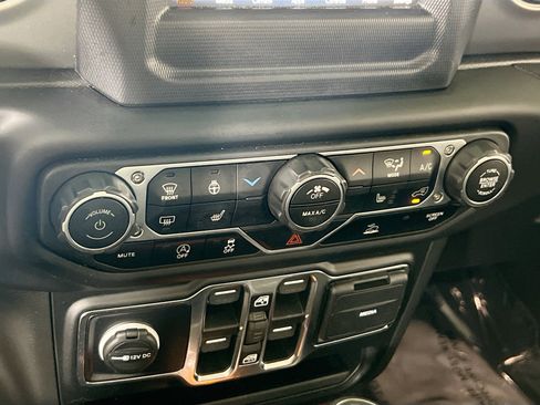 Used 2023 Jeep Gladiator Sport AWD/4WD image 15