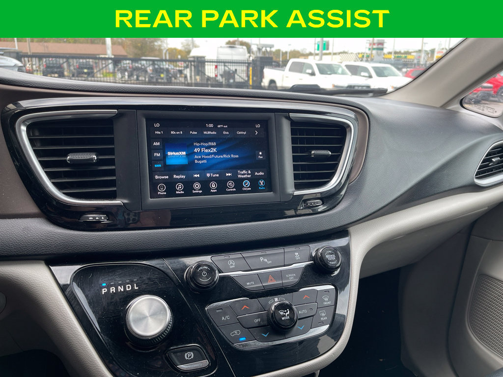 Used 2019 Chrysler Pacifica Touring-L FWD image 14