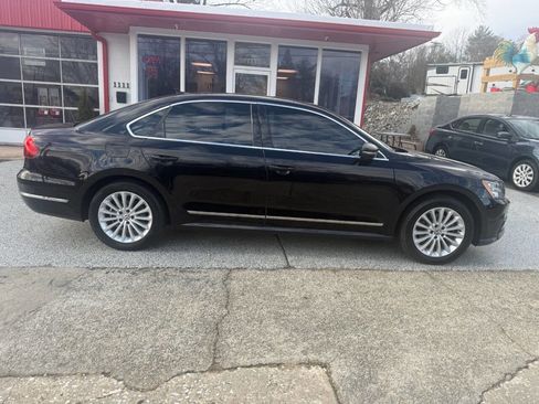 Used 2017 Volkswagen Passat 1.8T SE image 11