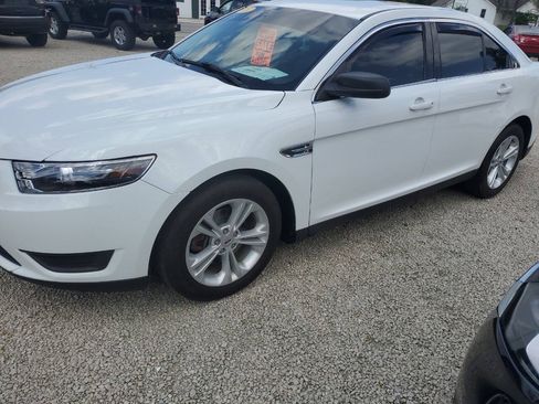 Used 2018 Ford Taurus SE FWD image 4