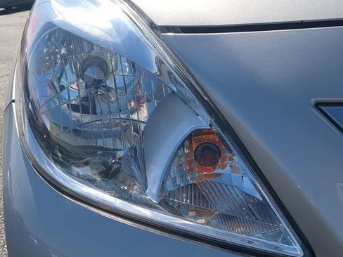 Used 2014 Nissan Versa SV image 9