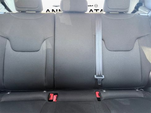 Used 2023 Jeep Renegade Latitude image 16