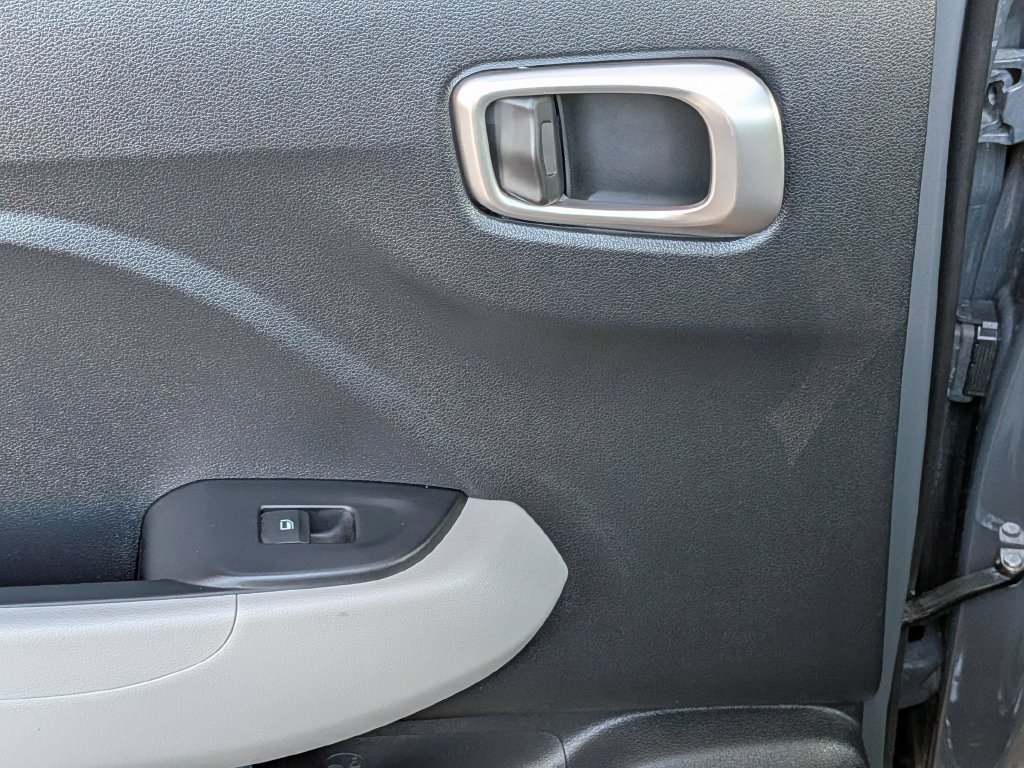 Used 2025 Hyundai Venue SEL FWD image 26