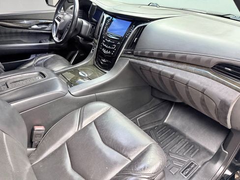 Used 2016 Cadillac Escalade Platinum AWD/4WD image 11