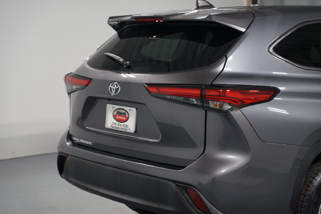 Used 2023 Toyota Highlander L FWD image 9