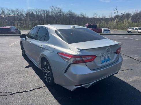 Used 2019 Toyota Camry SE image 5