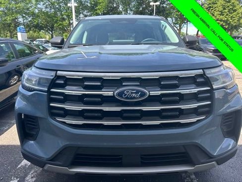 Used 2025 Ford Explorer Active AWD/4WD image 2