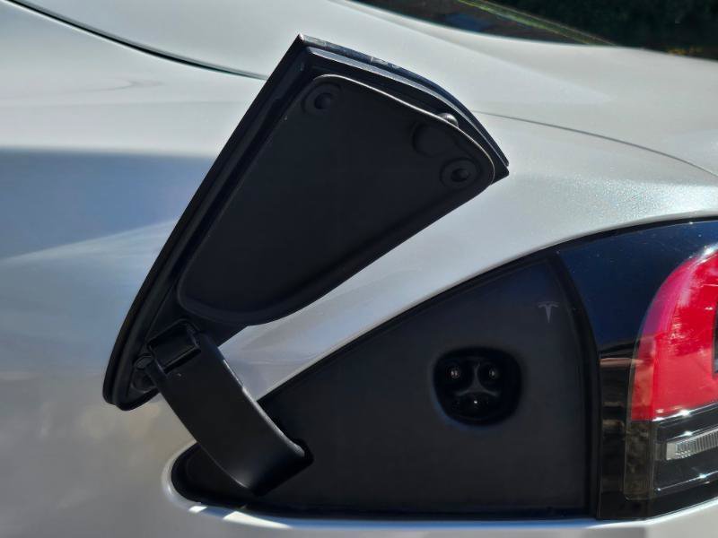 Used 2023 Tesla Model S AWD/4WD image 31