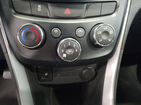 Used 2020 Chevrolet Trax LT w/ LT Convenience Package FWD image 20