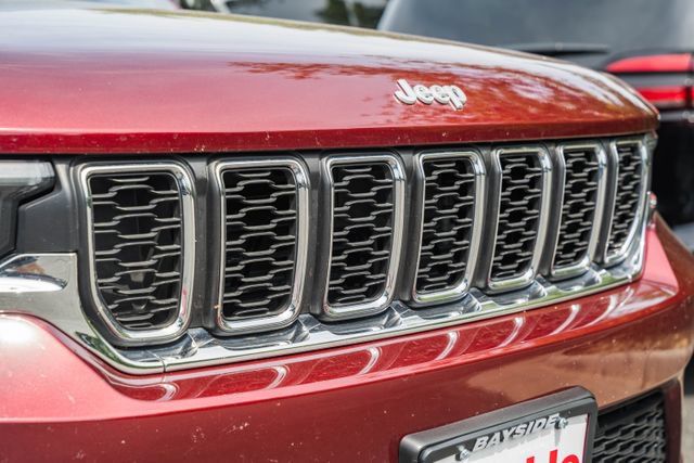 Used 2025 Jeep Grand Cherokee Laredo X w/ Luxury Tech Group I AWD/4WD image 27