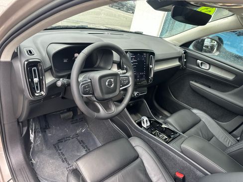 Used 2023 Volvo XC40 B5 Plus w/ Driver Assist Package AWD/4WD image 11