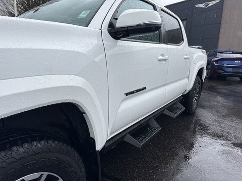 Used 2020 Toyota Tacoma TRD Sport AWD/4WD image 10
