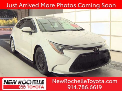 Used 2025 Toyota Corolla LE FWD image 1