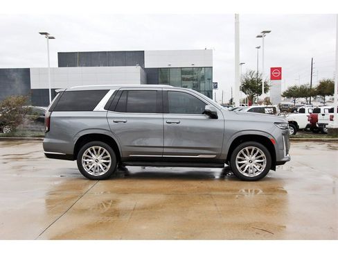 Used 2022 Cadillac Escalade Premium Luxury image 7