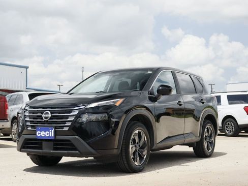 Used 2024 Nissan Rogue SV AWD/4WD image 2