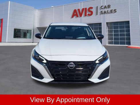 Used 2025 Nissan Altima 2.5 SV FWD image 2