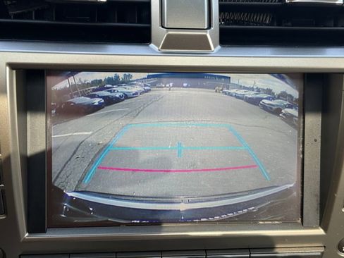 Used 2018 Lexus GX 460 image 34