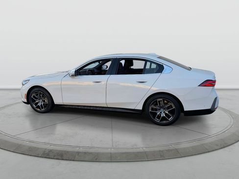Used 2026 BMW 530i xDrive AWD/4WD image 4