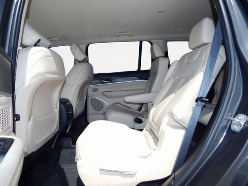 Used 2022 Jeep Grand Cherokee L Limited image 11