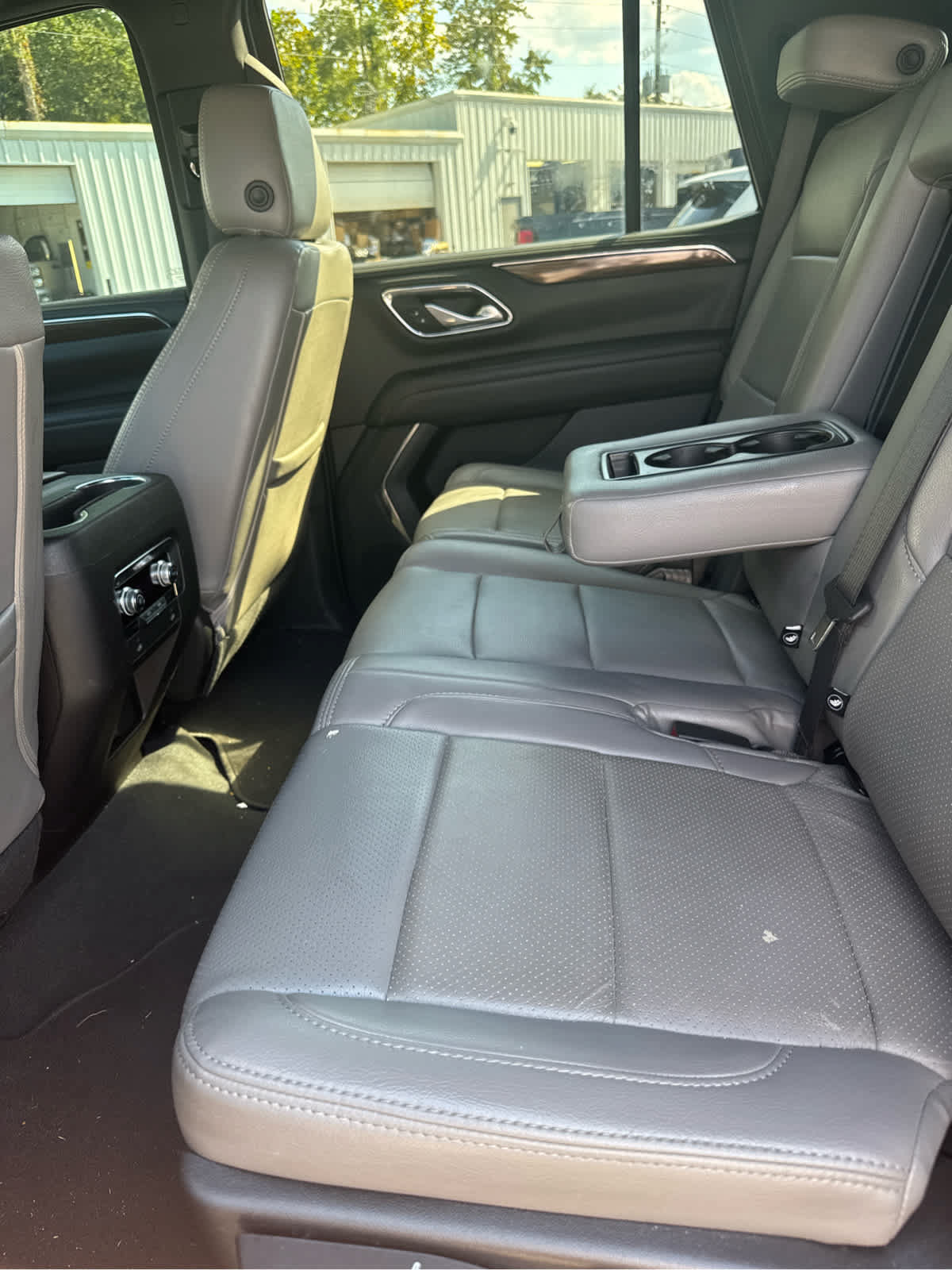 Used 2022 GMC Yukon SLE w/ Gmc Pro Safety Plus Package AWD/4WD image 7