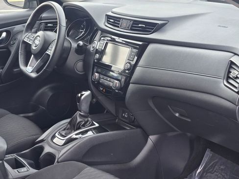 Used 2019 Nissan Rogue SV image 8