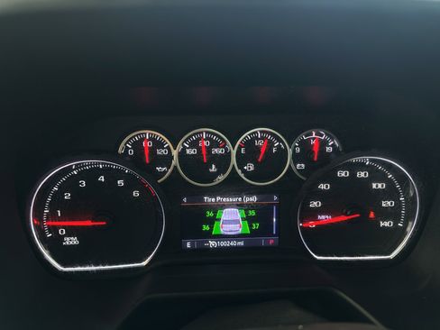 Used 2021 Chevrolet Suburban LT image 17