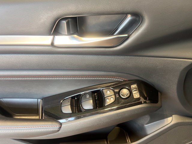 Used 2023 Nissan Altima 2.5 SR w/ SR Premium Package FWD image 7
