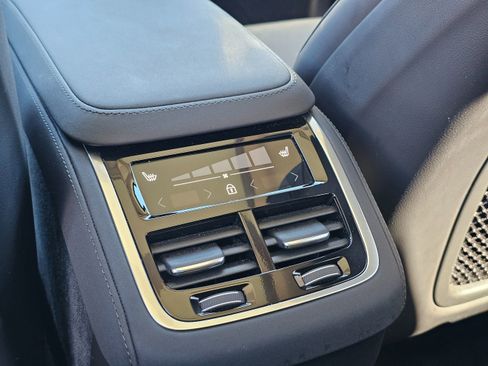 Used 2025 Volvo XC90 B6 Plus image 23