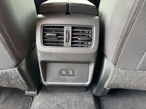 Used 2025 Nissan Rogue SV FWD image 24