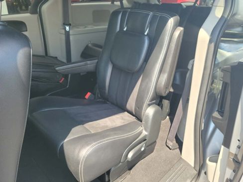 Used 2018 Dodge Grand Caravan SXT FWD image 13