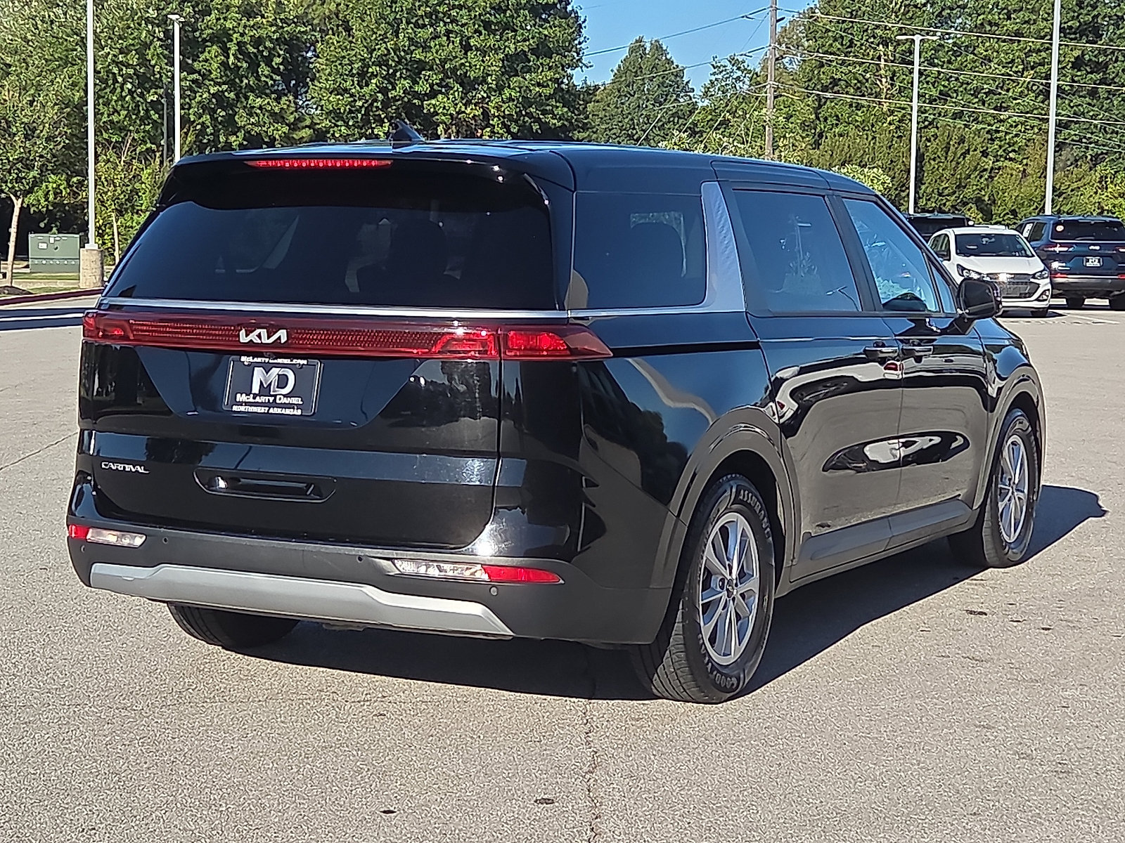 Used 2023 Kia Carnival LX FWD image 5