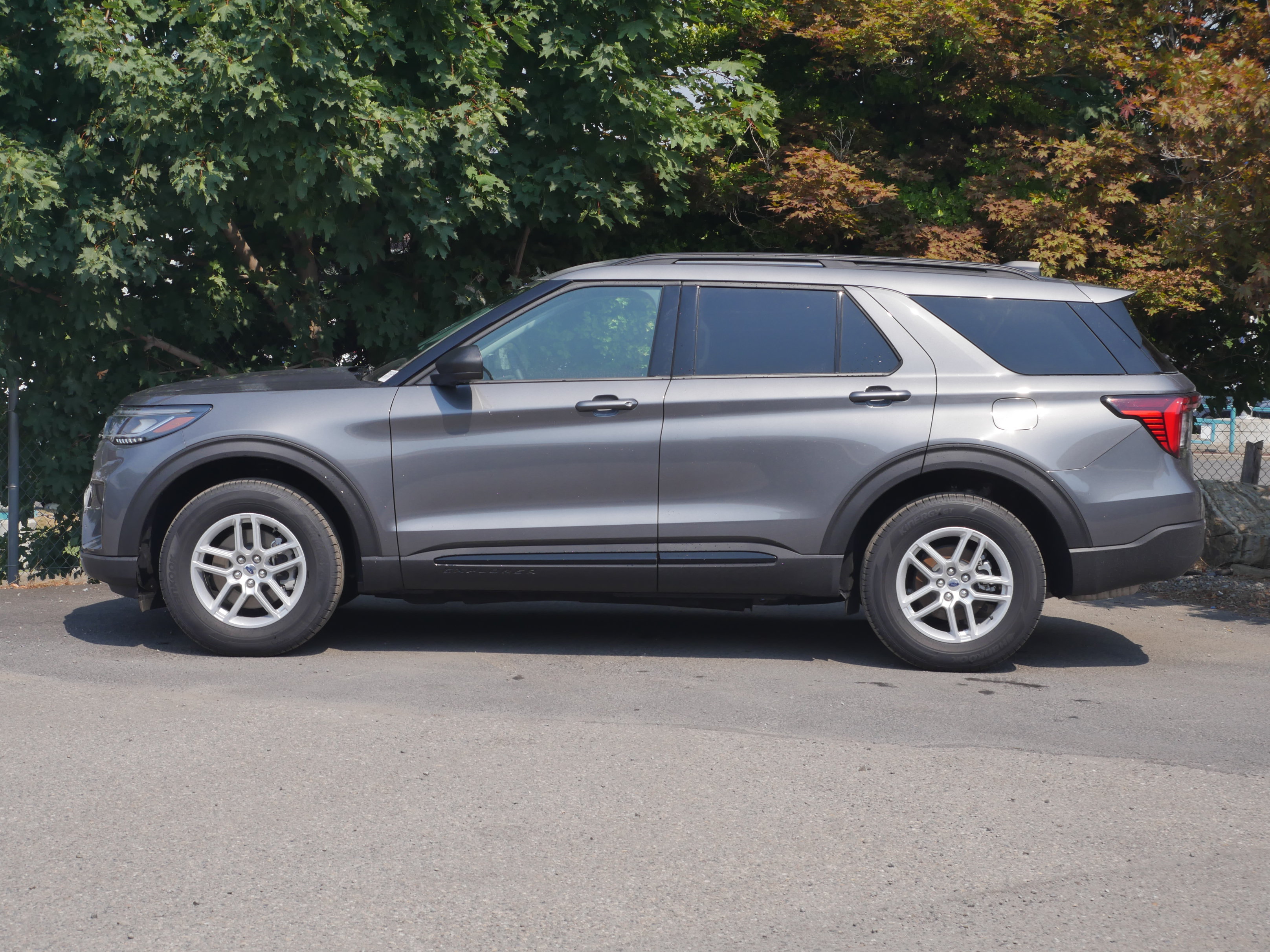 Used 2026 Ford Explorer Active AWD/4WD image 17