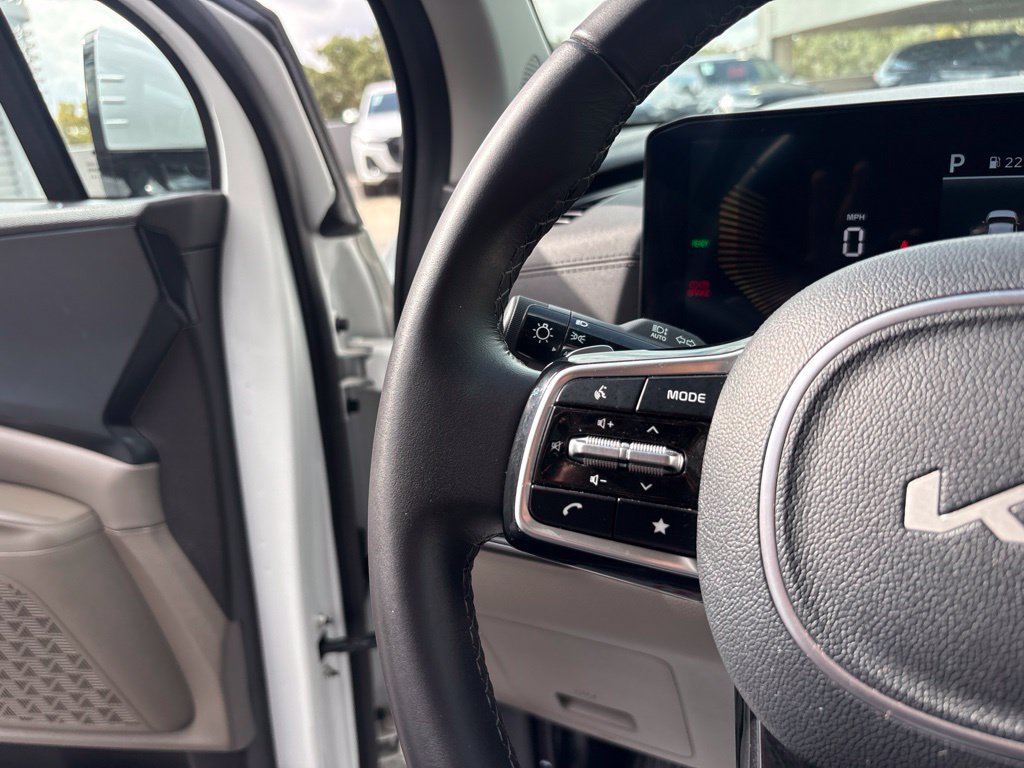 Used 2026 Kia Carnival LXS FWD image 24